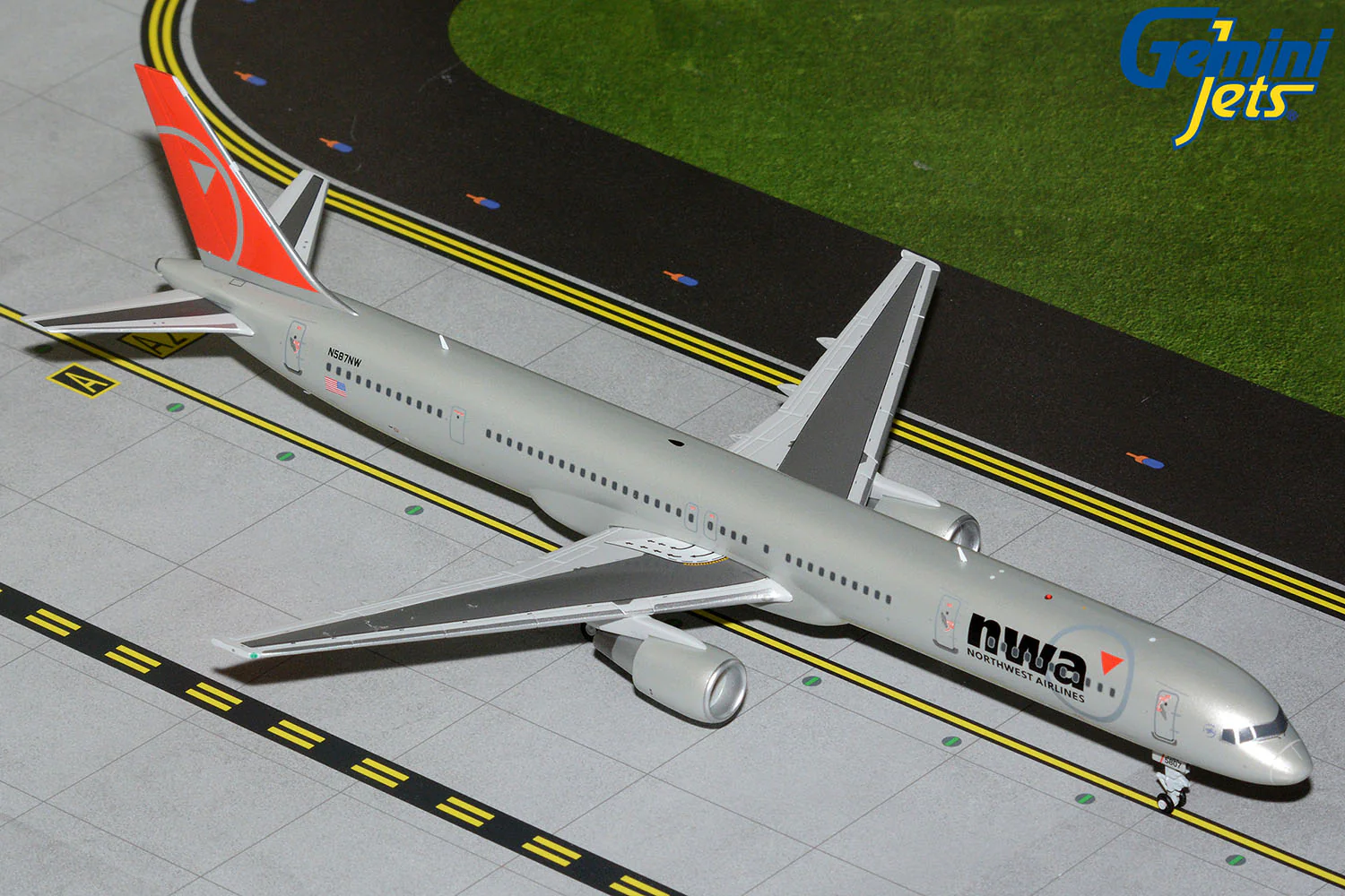 Gemini200 Northwest Airlines Boeing 757-300 N587NW