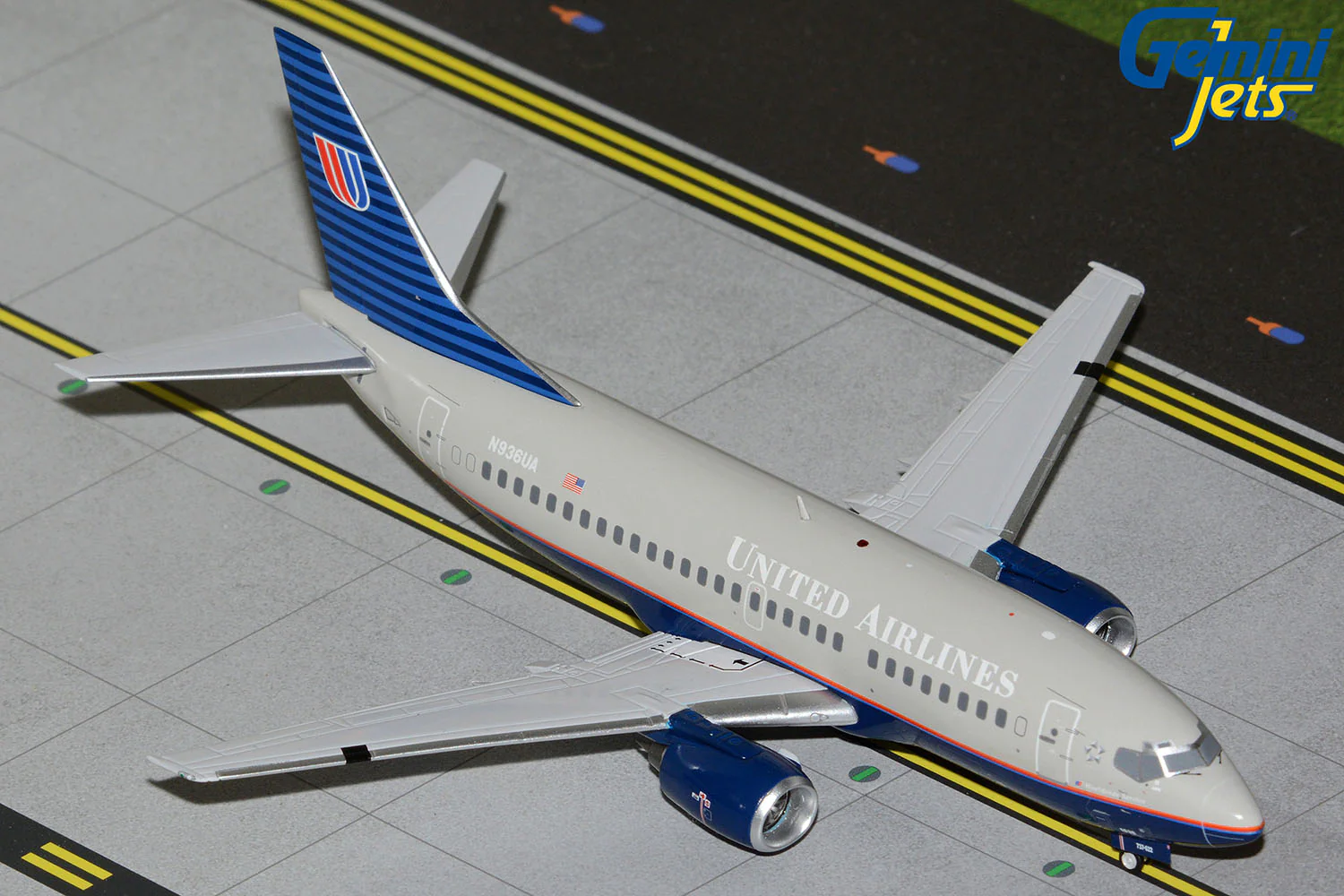 Gemini200 United Airlines Boeing 737-500 "Battleship" N936UA