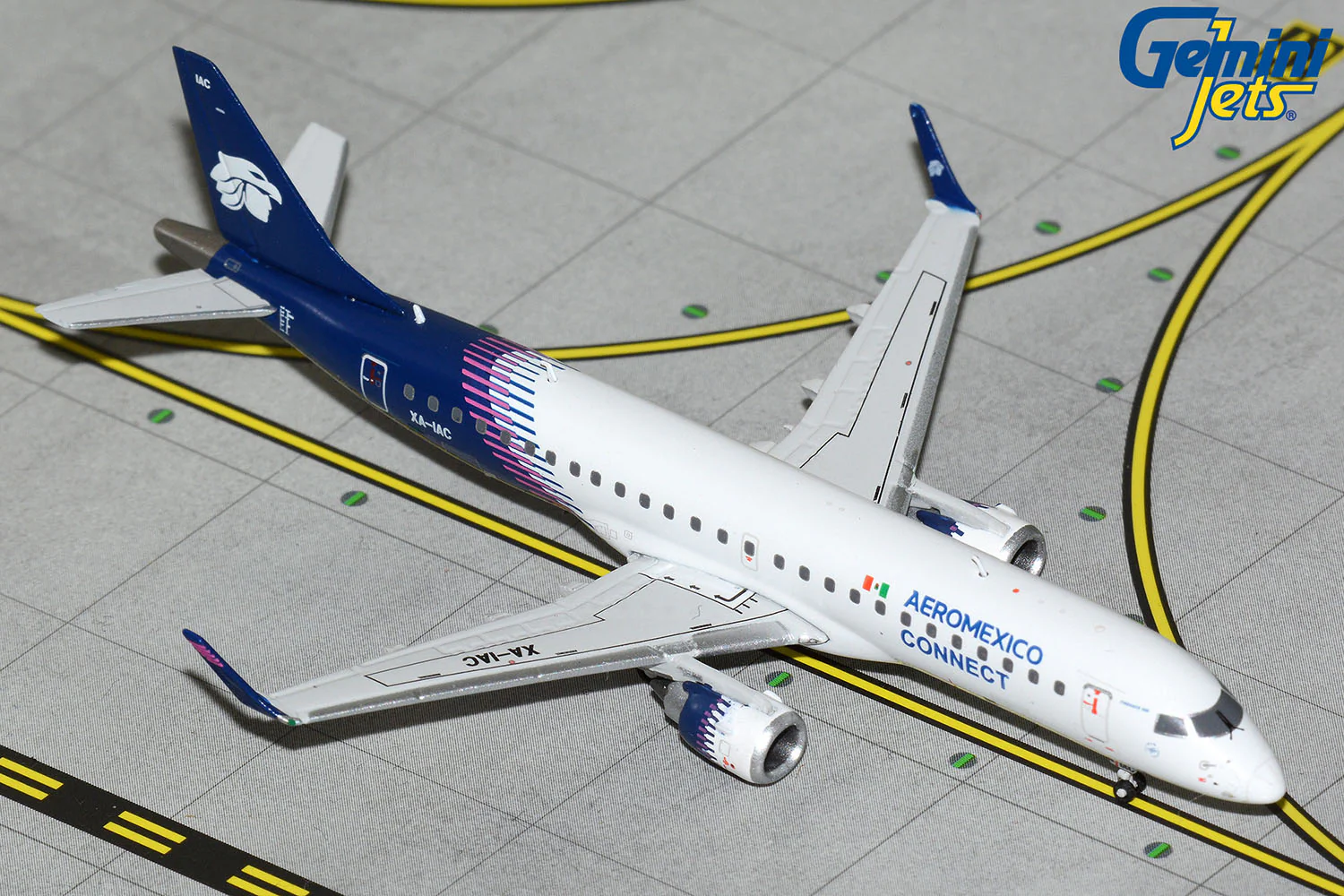 GeminiJets 1:400 Aeromexico Connect Embraer 190 XA-IAC