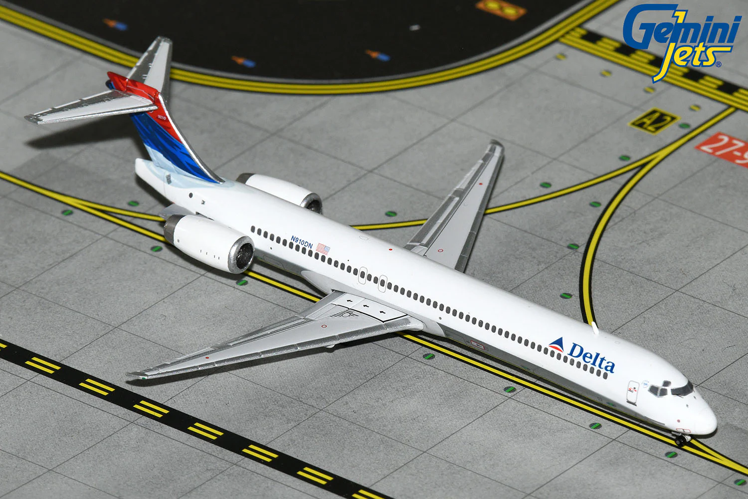 GeminiJets 1:400 Delta Air Lines MD-90 N910DN