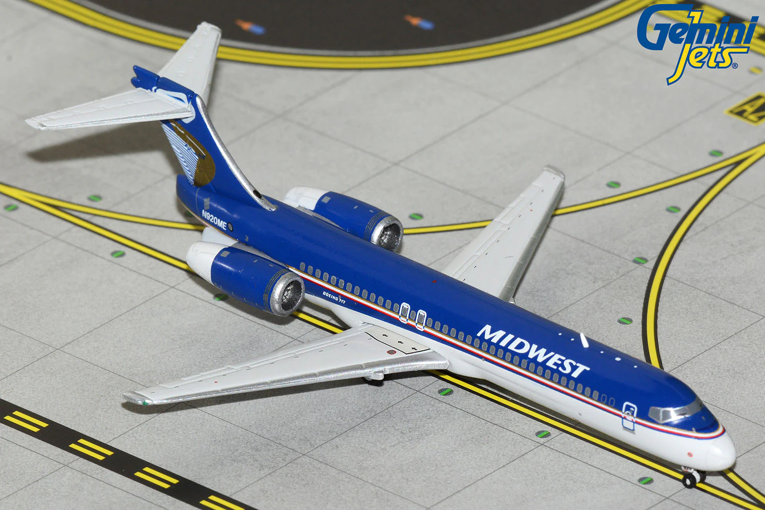 GeminiJets 1:400 Midwest Airlines Boeing 717-200 N920ME