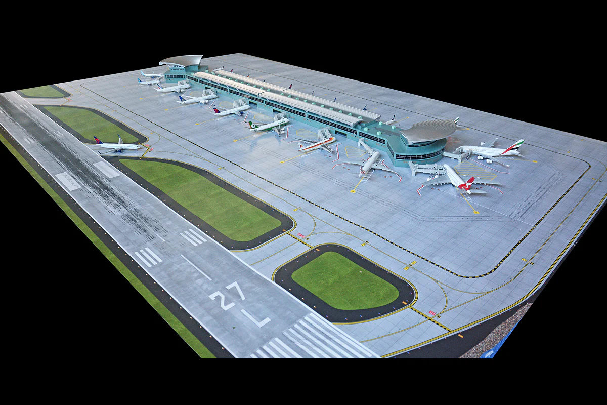 GeminiJets 1:400 Scale Deluxe 22 Gate Airport Terminal - Image 3